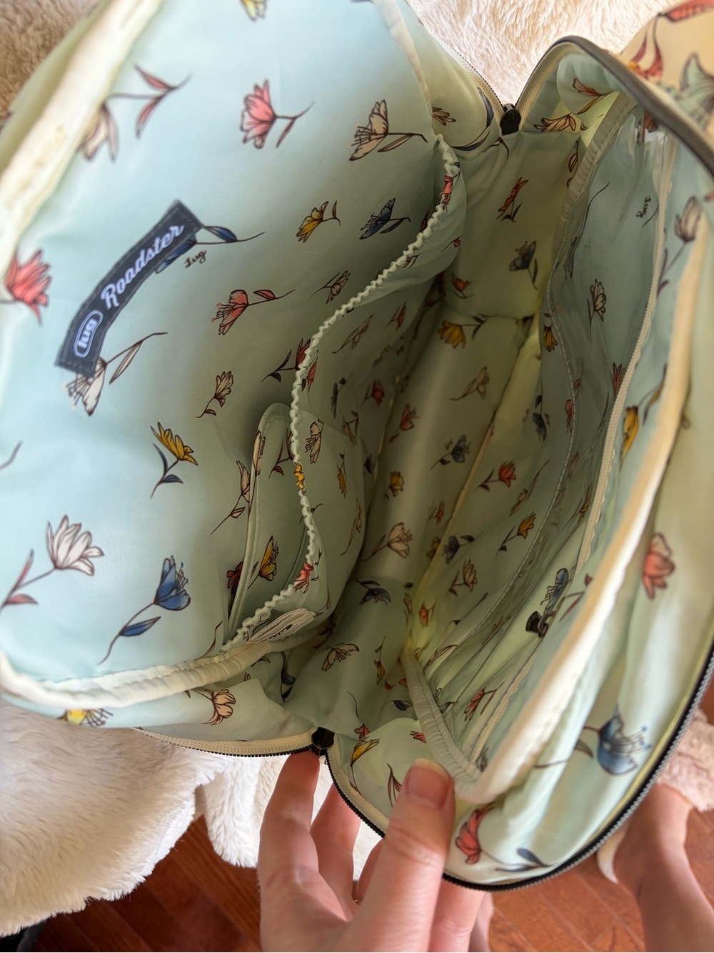 GUC Lug Roadster Backpack - Hummingbird Floral **see photos, read description** - Picture 7 of 9